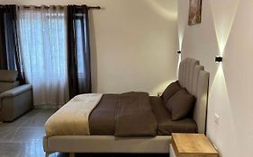 Qyteza Guest House & Camping